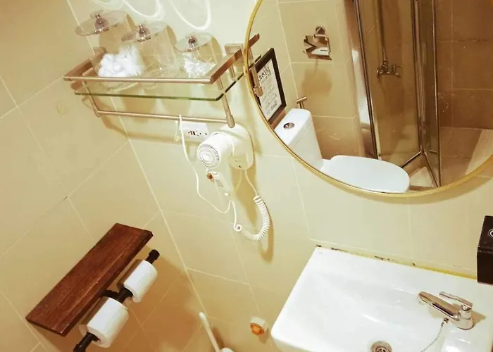 Apartment The Iconic: Comfortable Living By Awsom Phil