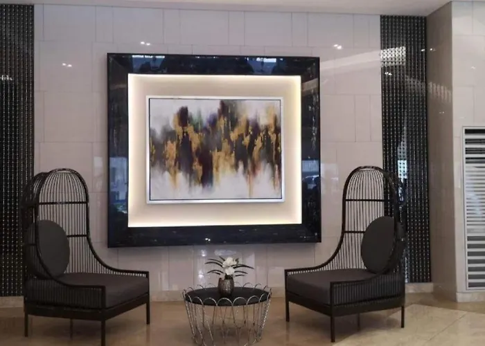Apartment The Iconic: Comfortable Living By Awsom Phil