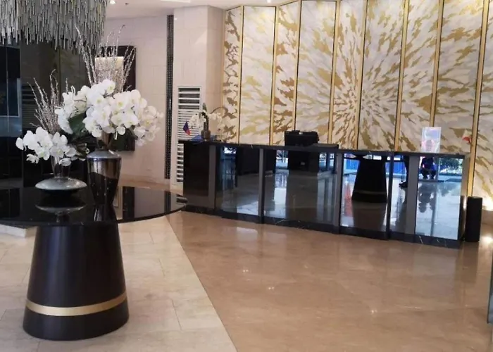 The Iconic: Comfortable Living By Awsom Phil Apartment