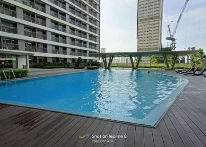 The Iconic: Comfortable Living By Awsom Phil Apartment *