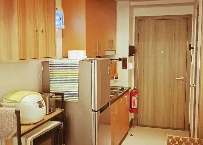 The Iconic: Comfortable Living By Awsom Phil Apartment