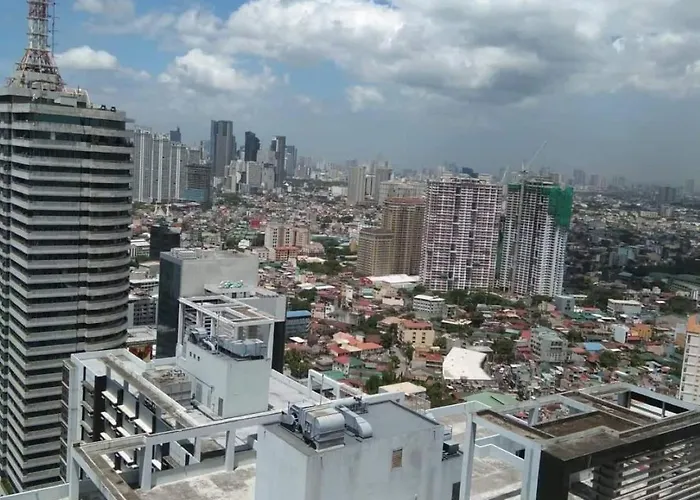 The Iconic: Comfortable Living By Awsom Phil Apartment *